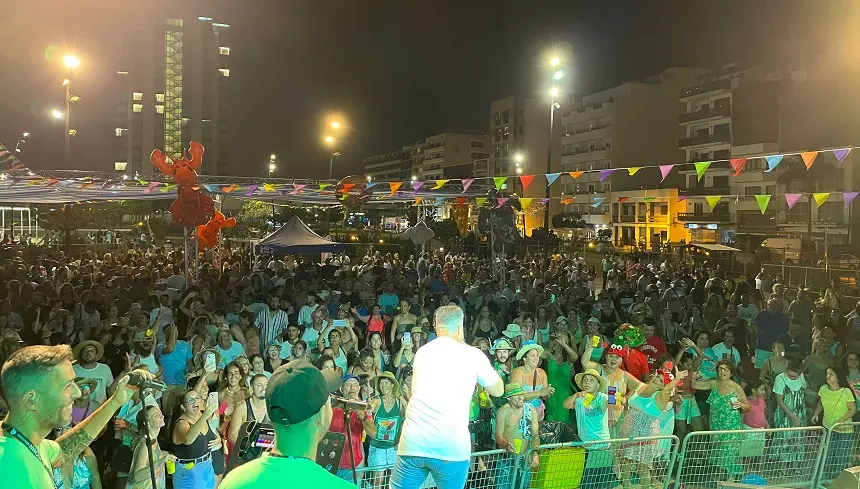 Imagen de los asistentes disfrutando de la fiesta de la Chola