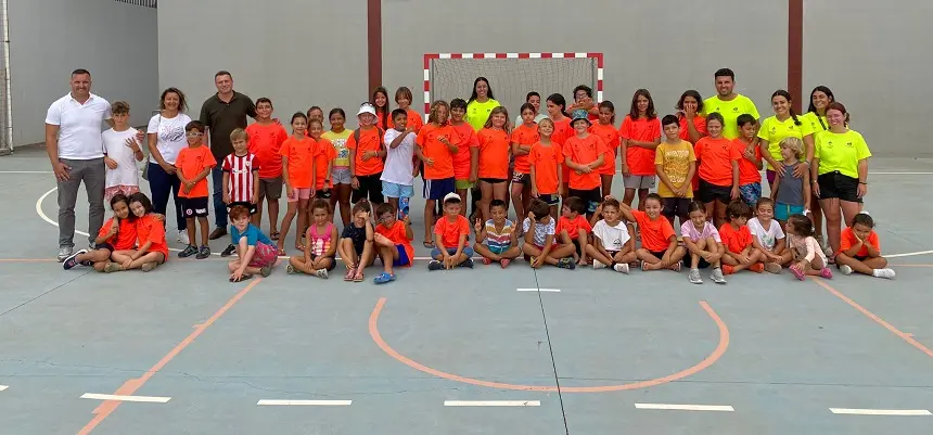 Parte del grupo de la campaña con el alcalde  y el concejal de Deportes