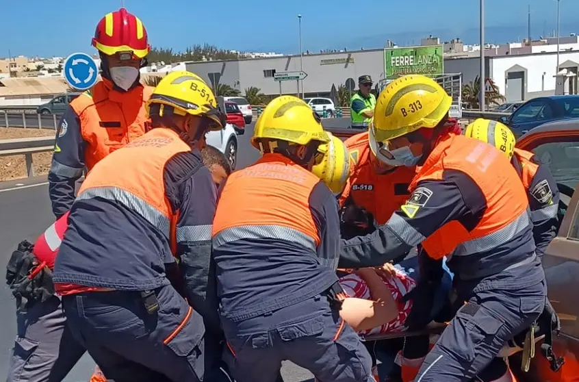 Imagen de los bomberos durante la actuación.