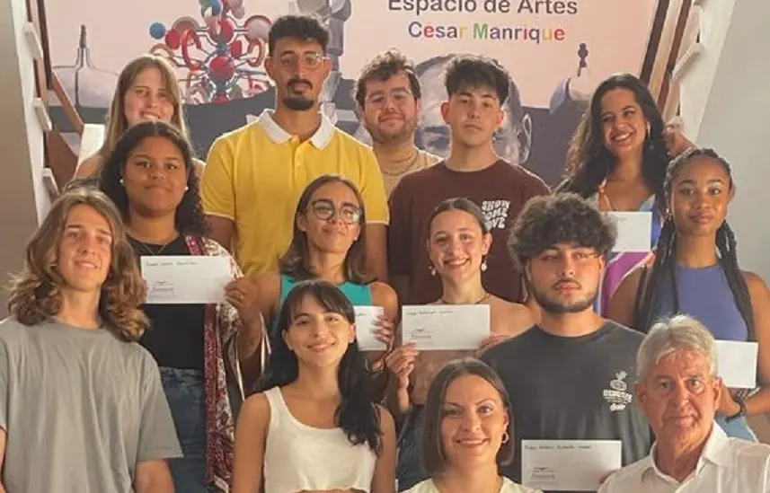 Imagen de los estudiantes becados.