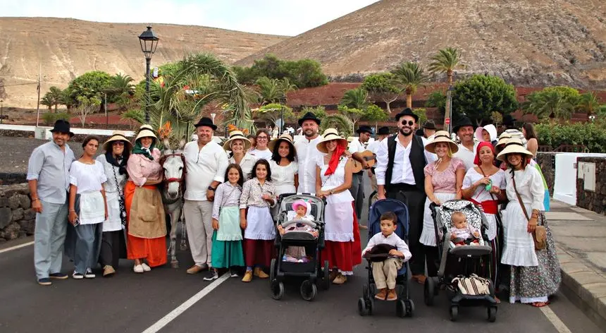 Los vecinos participaron un año más con devoción en la romería.