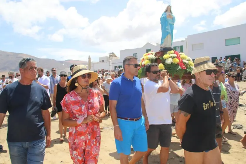 El presidente del Cabildo acudió a la procesión junto a la alcaldesa de Teguise.