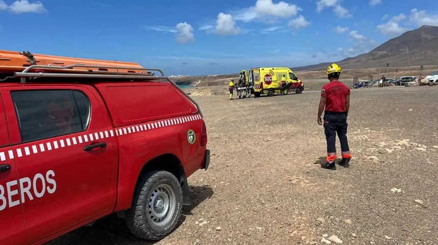 Bomberos del Consorcio de Seguridad y Emergencias actuando en Papagayo.