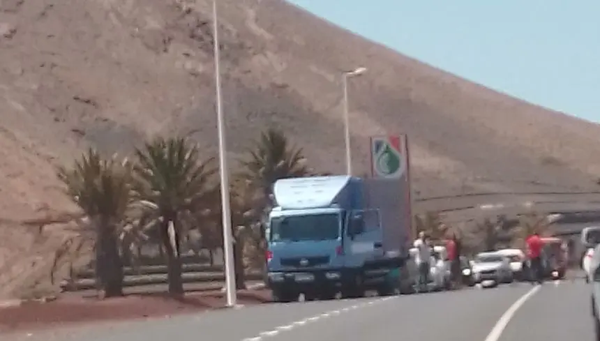 Imagen del accidente tomada desde uno de los vehículos que se quedó en retenido en el atasco