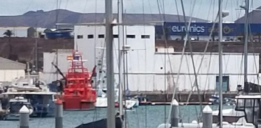 Imagen de Salvamento Marítimo en la zona en la que ahora desembarcan a los inmigrantes que llegan a Arrecife, en Puerto Naos.