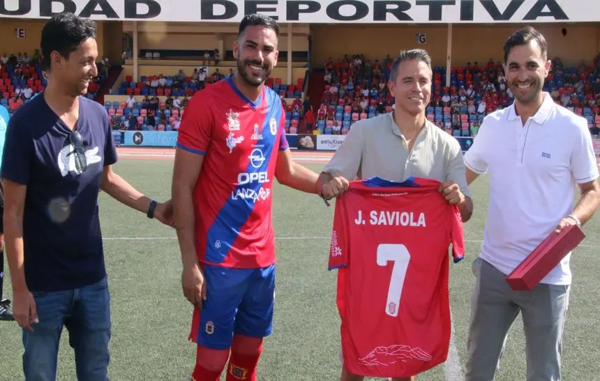Saviola no se quiso perder el estreno liguero de la UD Lanzarote