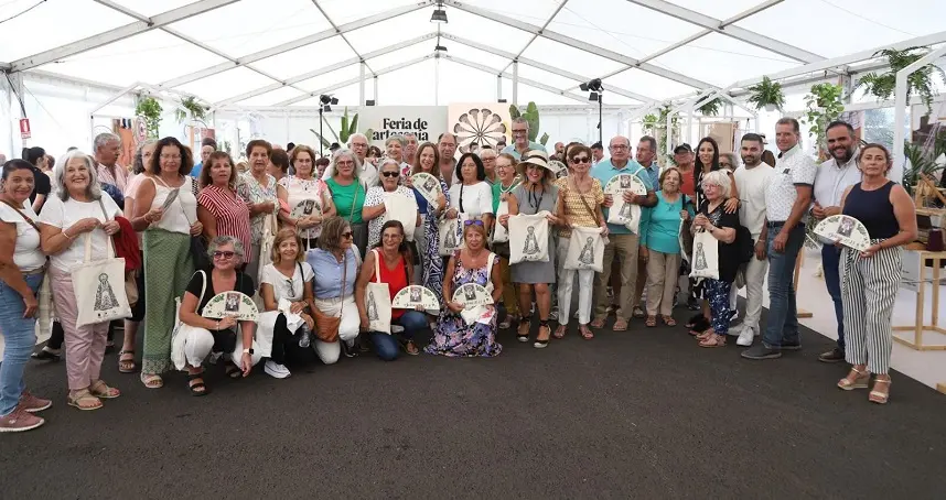 Visita de los mayores a la Feria de Artesanía de Lanzarote.