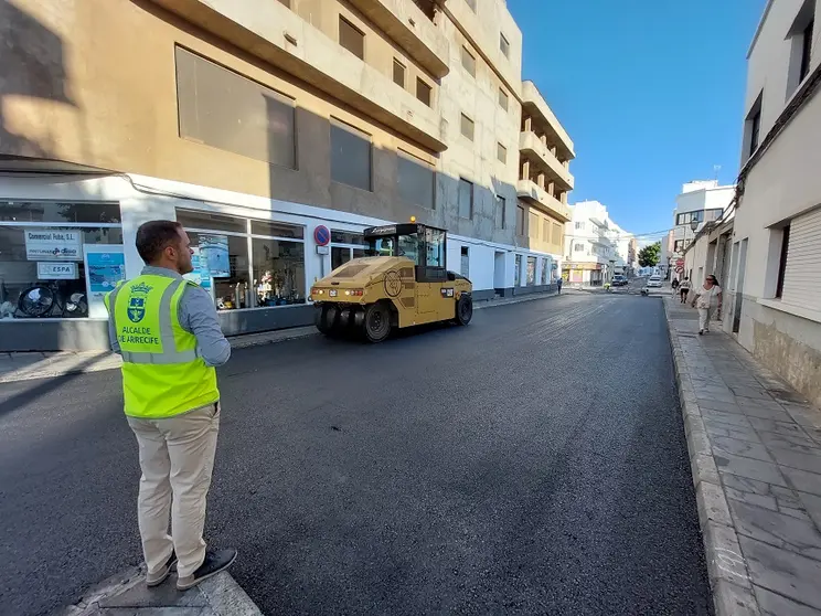 Yonathan de León supervisa el reasfaltado de calles aledañas a la calle Portugal, y la conclusión de los trabajos  para su reapertura al tráfico