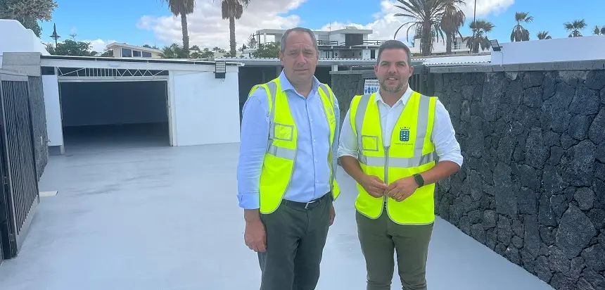El vicepresidente, Jacobo Medina, junto al consejero de Deportes, Juan Monzón.