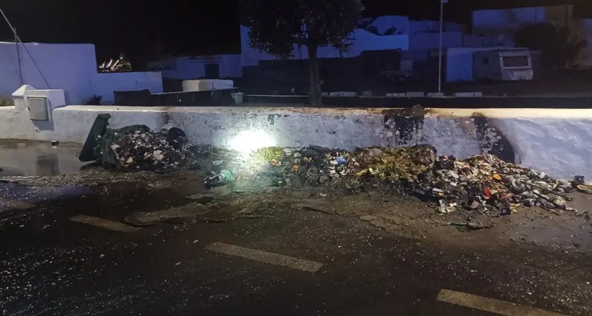 Estado de los contenedores tras el incendio.