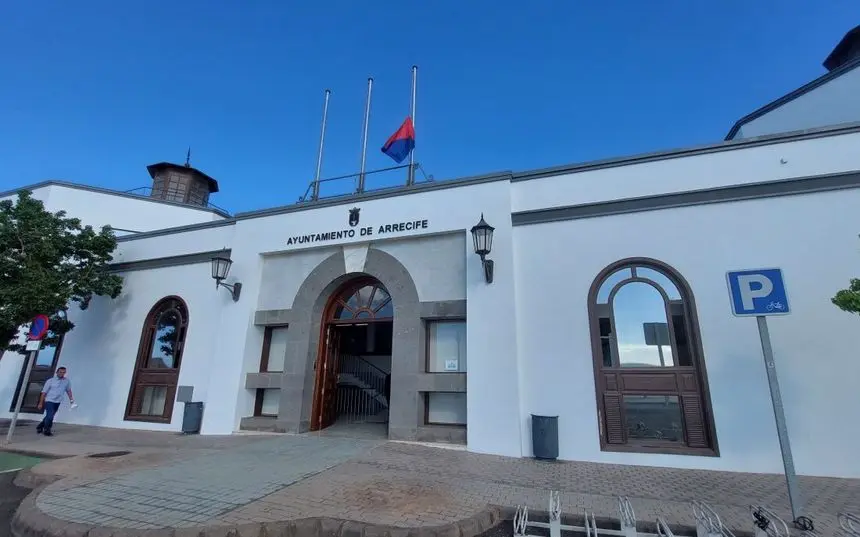Fachada del Ayuntamiento de Arrecife este jueves por la mañana.