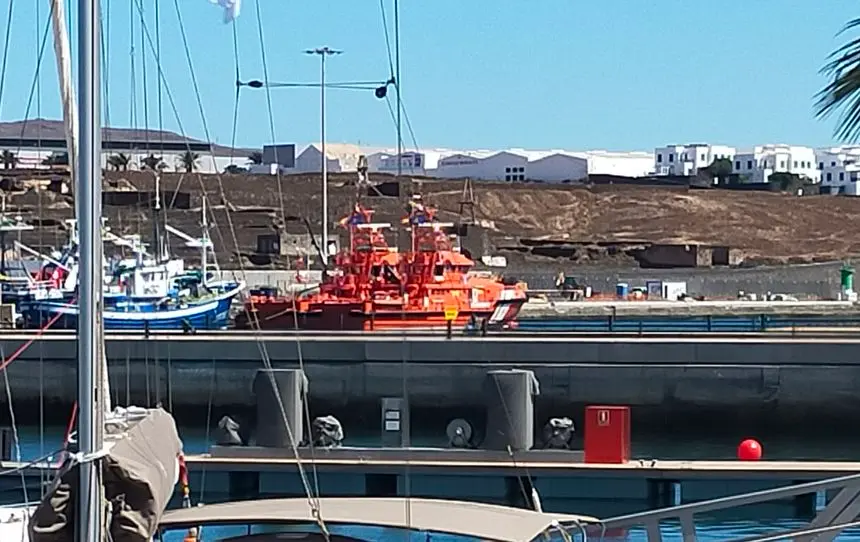 Las dos embarcaciones de Salvamento Maritimo en Puerto Naos