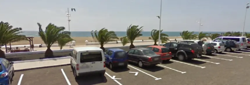 Imagen del actual aparcamiento enfrente del Instituto de Playa Honda. 
