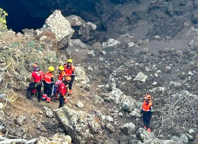 Los bomberos en el momento del rescate