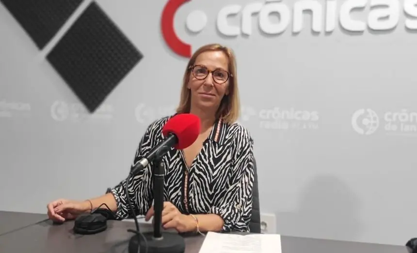 María Romero, presentadora de "Los Miserables" en Crónicas Radio.