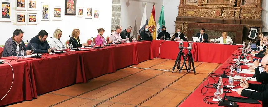 Imagen de archivo de un pleno de Teguise celebrado en el pasado mandato.