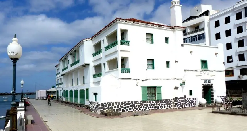 Imagen del edificio del antiguo Parador de Turismo.