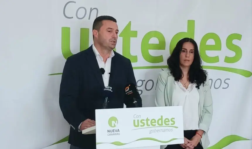 Óscar Noda y Daisy Villalba en una rueda de prensa.