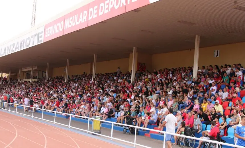Imagen del lleno a reventar de este domingo en la Ciudad Deportiva de Arrecife