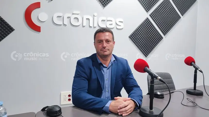 Óscar Noda en Crónicas Radio.