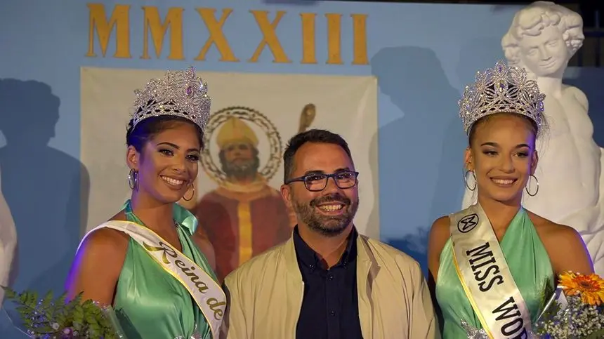 Echedey Eugenio con la Miss y la Reina de las Fiestas.