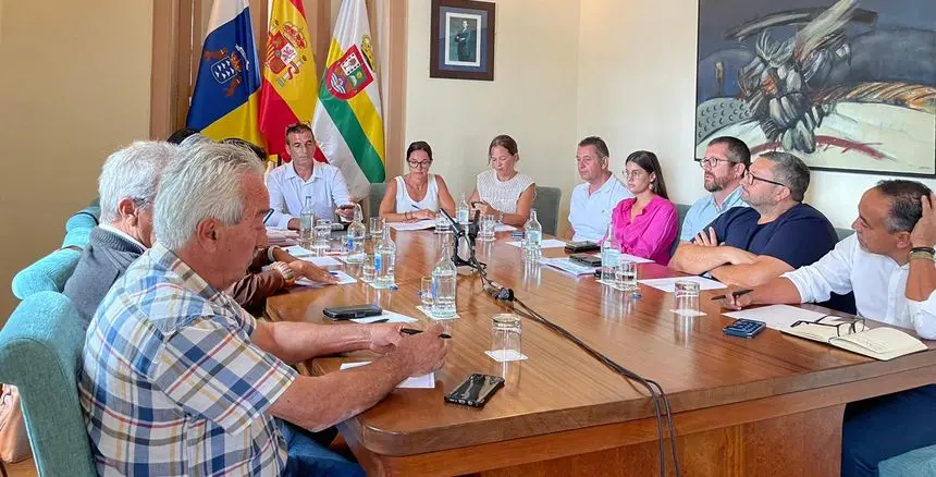 Imagen del pleno del Ayuntamiento de Haría