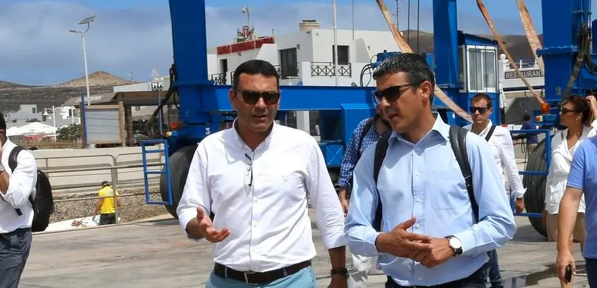 Narvay Quintero y Oswaldo Betancort en una visita a La Graciosa.