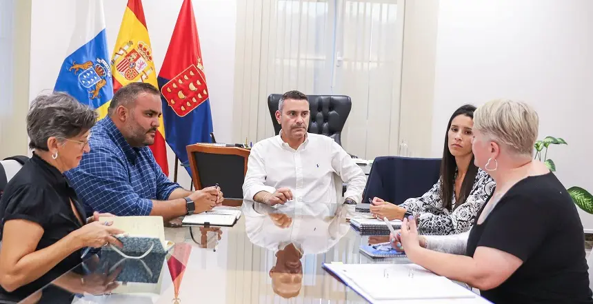 Imagen de la reunión que se mantuvo en el Cabildo para abordar este importante asunto.