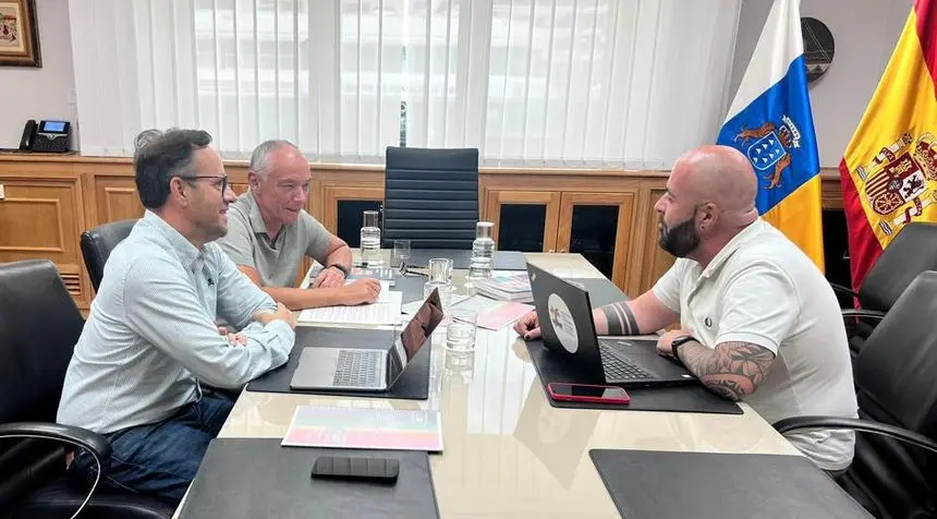 Imagen de la reunión para abordar el tema de la inmigración