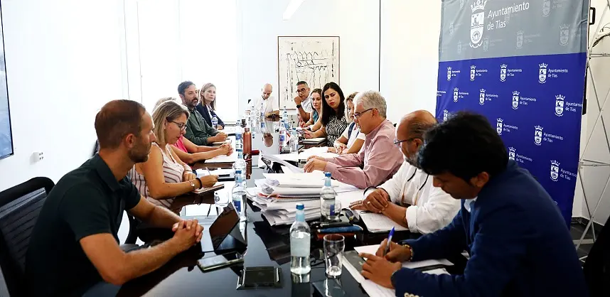 Encuentro del grupo de gobierno de Tías con los diputados socialistas.
