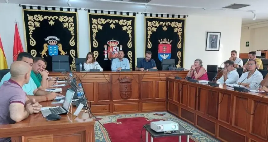 El alcalde de Arrecife en uno de los plenos celebrados en la capital.