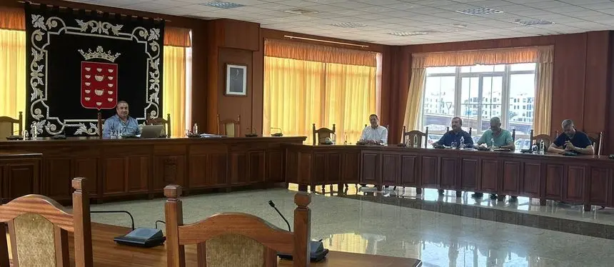 Imagen de uno de los consejos de administración celebrados en la sede del Cabildo.