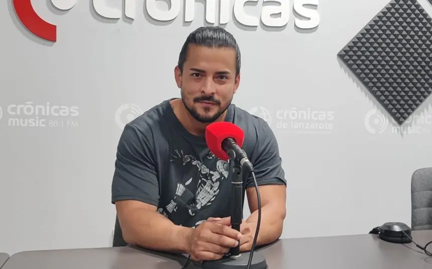 Cristian Estrada en Crónicas Radio.