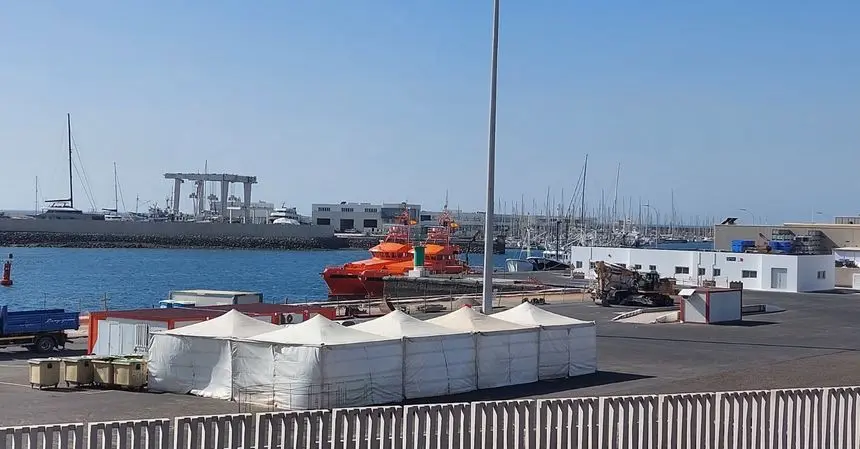 Imagen de las carpas que se instalaron en Puerto Naos
