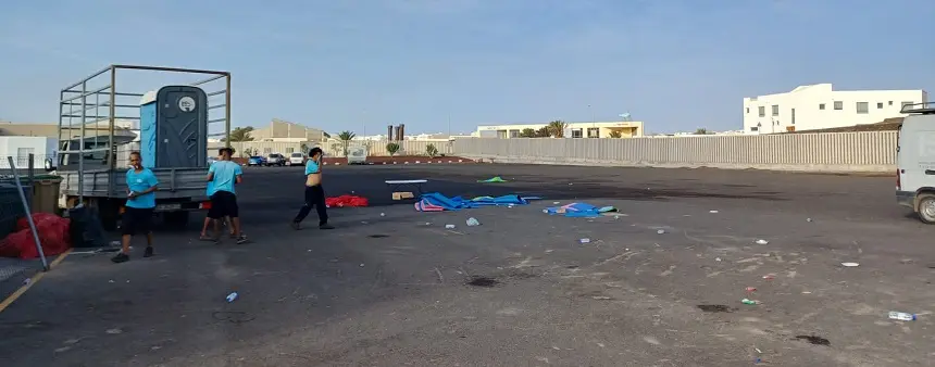 Retirada de las carpas de acogida temporal para inmigrantes.