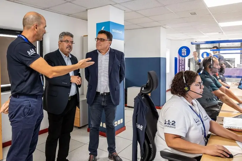 Manuel Miranda, consejero de Política Territorial, Manuel Miranda en su visita al CECOES-112.