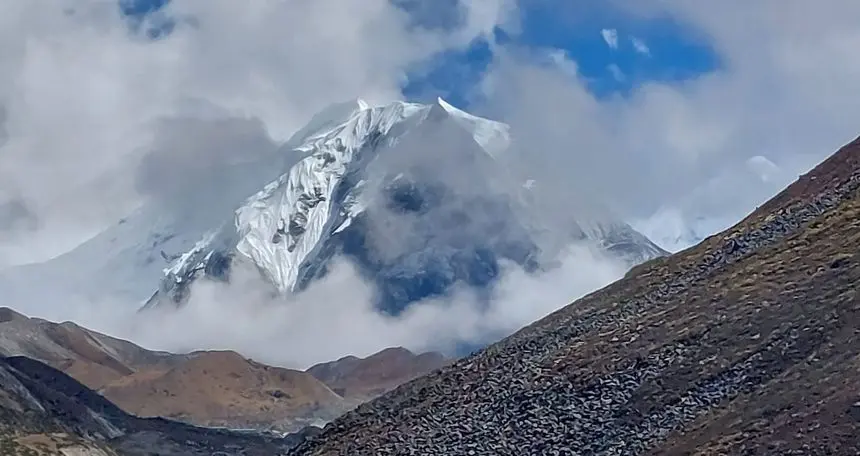 Imagen de uno de los impresionantes picos de la cordillera del Himalaya.