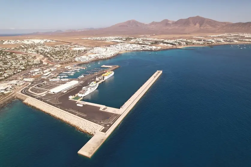 Imagen del puerto ampliado con su nuevo dique de 300 m de longitud