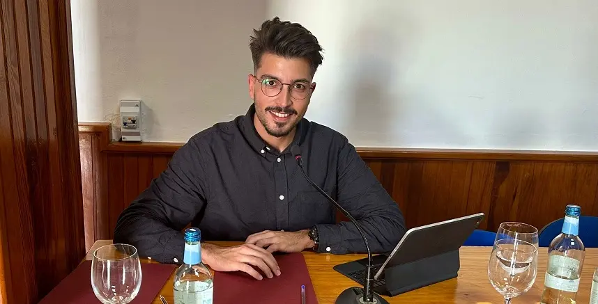 Jeziel Martín en el pleno del Ayuntamiento de San Bartolomé.