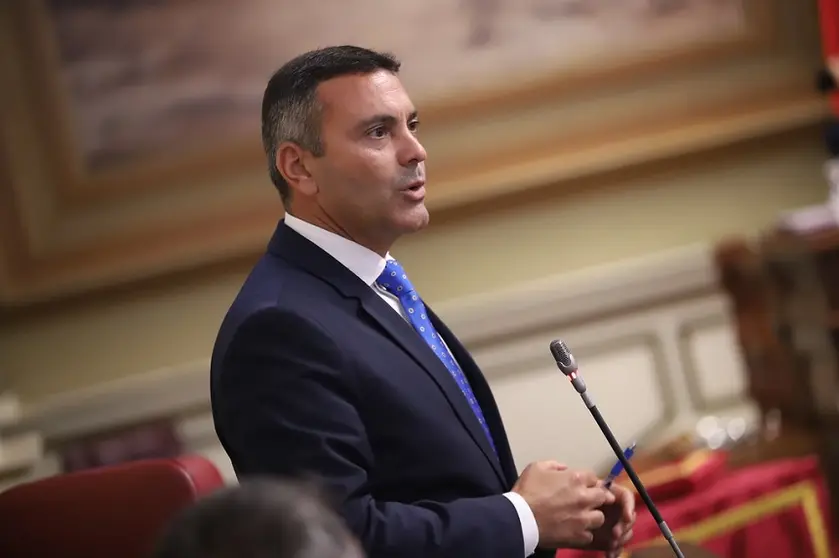 Oswaldo Betancort en el Parlamento de Canarias.