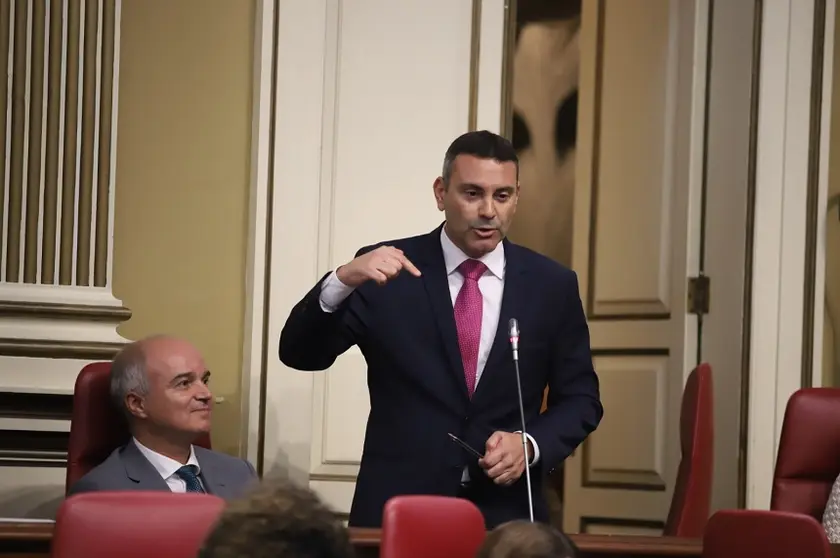 Oswaldo Betancort en el Parlamento de Canarias