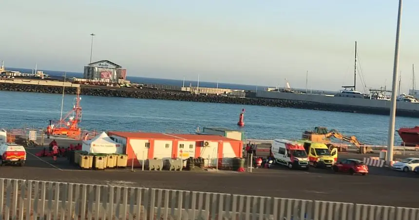 Imagen de Puerto Naos justo antes de que montaran las carpas este jueves