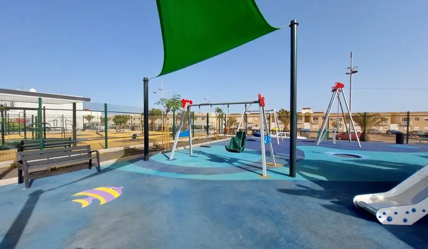 Parque Infantil de Argana Alta. La reparación será en el suelo de caucho.