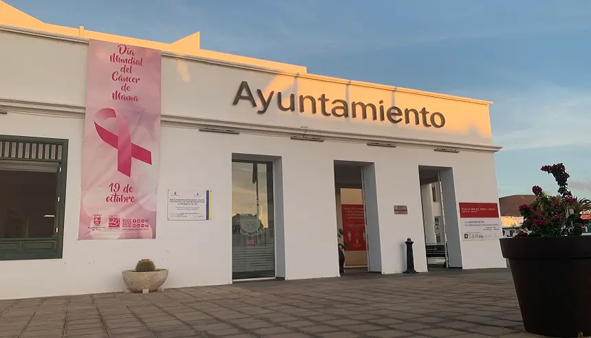 Fachada del Ayuntamiento de Tías.