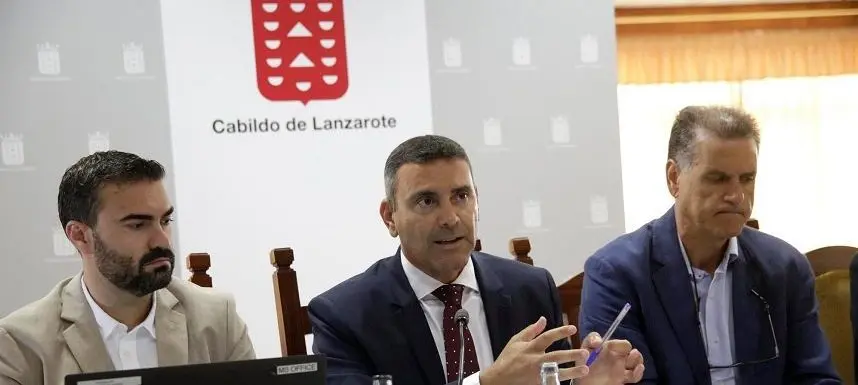 Oswaldo Betancort y Domingo Cejas en una rueda de prensa antes de la destitución del gerente del Consorcio del Agua.