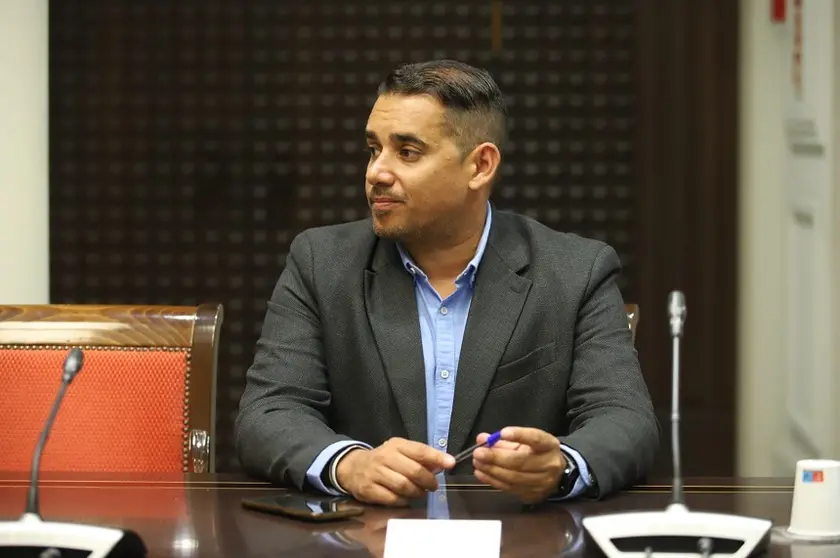 Yoné Caraballo en el Parlamento de Canarias.