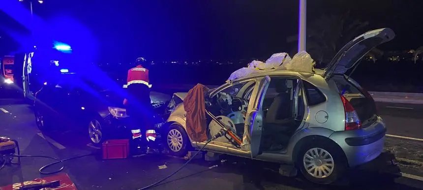 Momento de la actuación de los bomberos