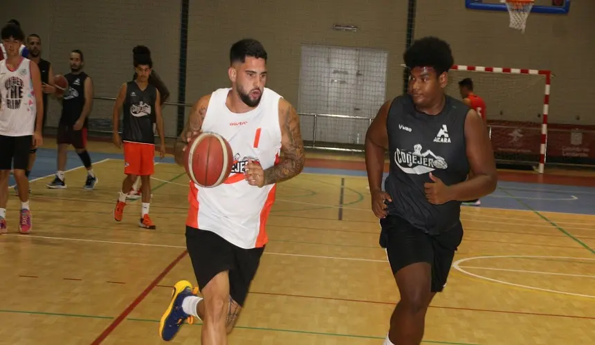 Pedro Hernández durante un entrenamiento del Conejeros.