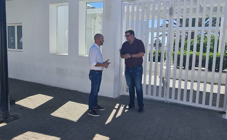Isidro Pérez junto a Raúl de León.
