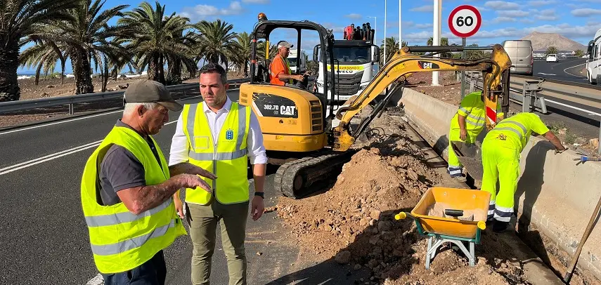 Jacobo Medina en la obra de canalización